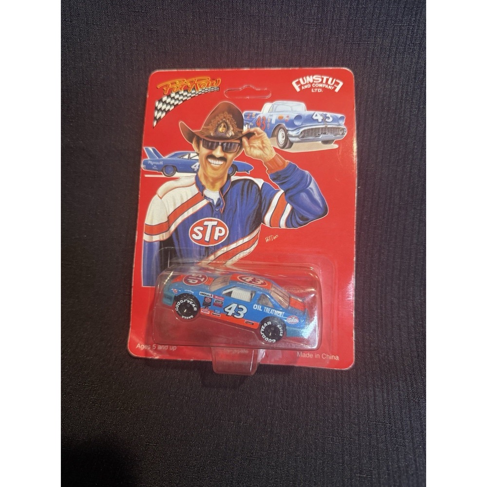 #43 STP Richard Petty 1:64 FUNSTUF 1992 Pontiac Grand Prix Pit Row NEW UNPUNCHED